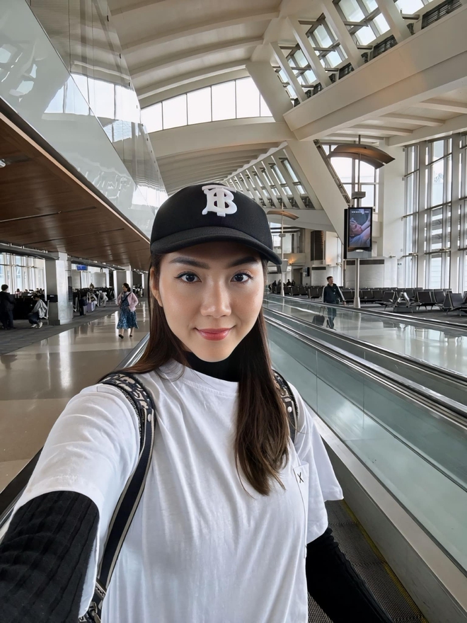 Cô thường xuyên cập nhật cuộc sống hiện tại lên mạng xã hội