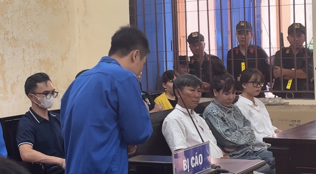 Bị cáo Tính cúi đầu xin lỗi các gia đình nạn nhân