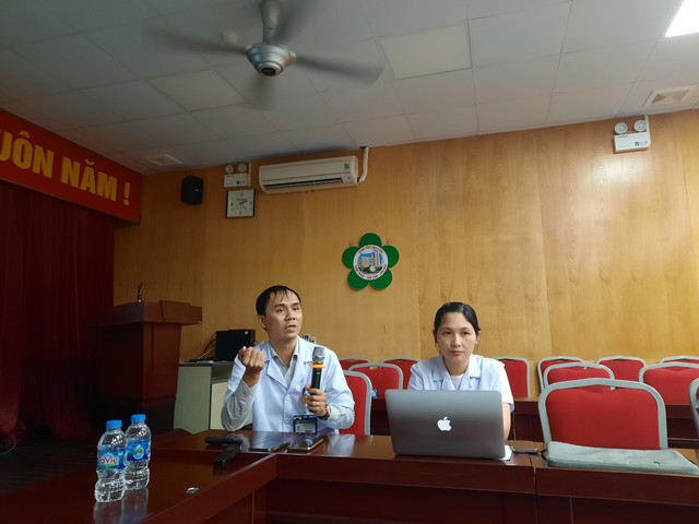 Bác sĩ Tùng và bác sĩ Kim Anh chia sẻ về ăn uống vô độ (Ảnh N.M).