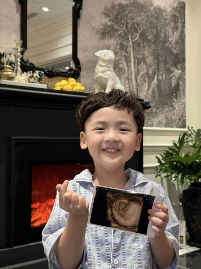 Á hậu Tú Anh xác nhận mang thai lần 2