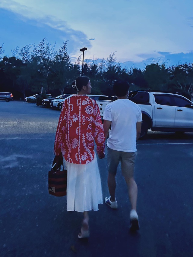 Thanh Hằng tiếp tục chia sẻ hình ảnh đi du lịch tận hưởng cuộc sống