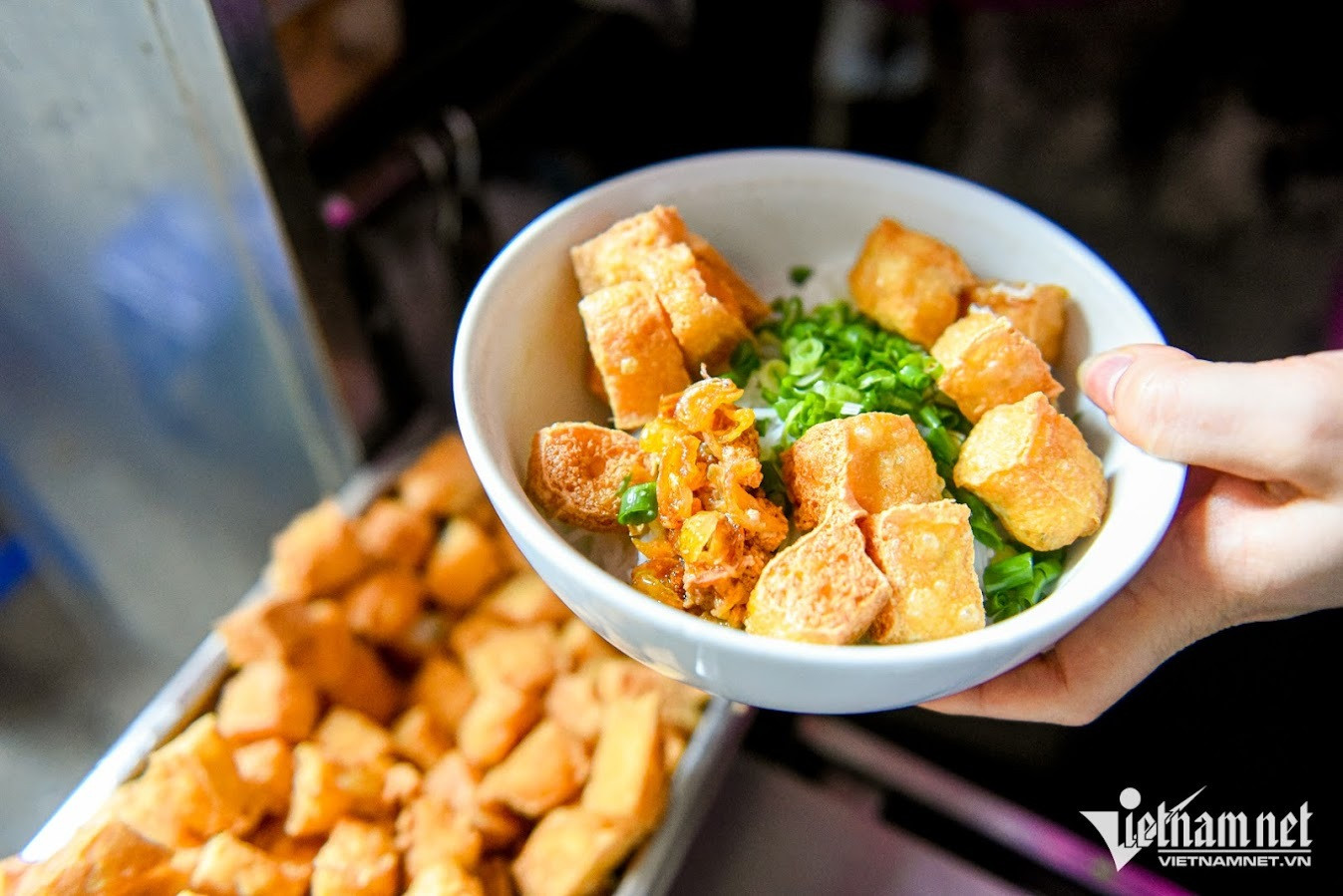 Tô bún riêu thơm ngon, đầy đặn với giá từ 25.000 - 55.000 đồng/bát. Ảnh: Linh Trang