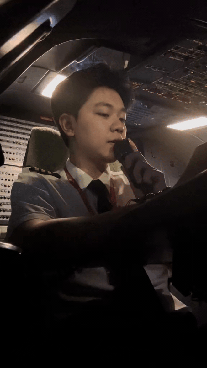 Hơn 3 năm học phi công chuyên nghiệp, trong đó có 1 năm học tại Mỹ, Hà Còi mới chính thức trở thành cơ phó gần đây