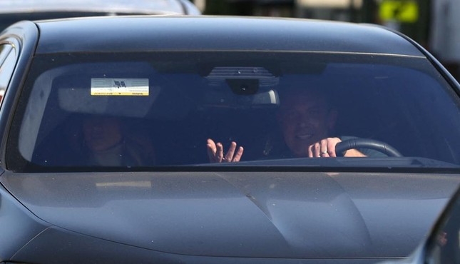 Ben Affleck đeo nhẫn cưới trở lại sau vài ngày tháo ra. Ảnh: Mega.