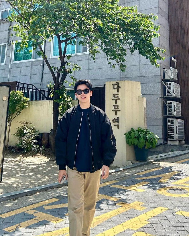 Một số khoảnh khắc đời thường hiếm hoi của chàng phi công Gen Z