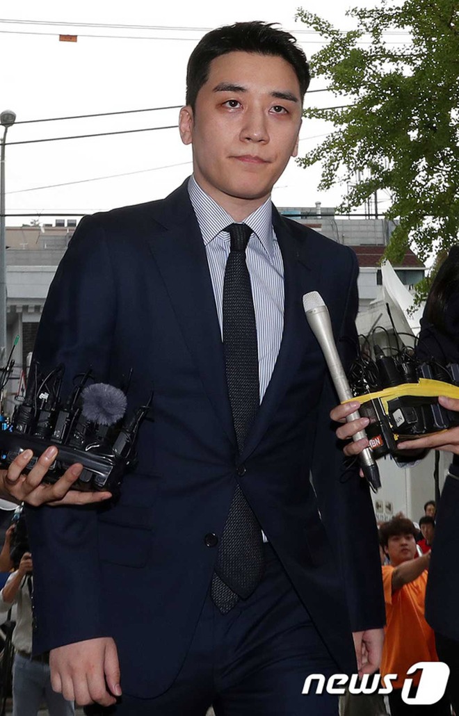 Đến hiện tại, fan chỉ mong Seungri hãy “Sống cho đáng một con người