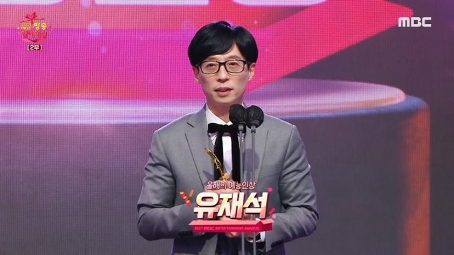 Yoo Jae Suk là nam MC giành được nhiều giải thưởng Daesang nhất showbiz Hàn