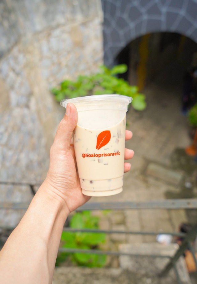 Nhà tù Hoả Lò ra mắt sản phẩm trà sữa (Ảnh: Di tích Nhà tù Hỏa Lò - Hoa Lo Prison Relic)