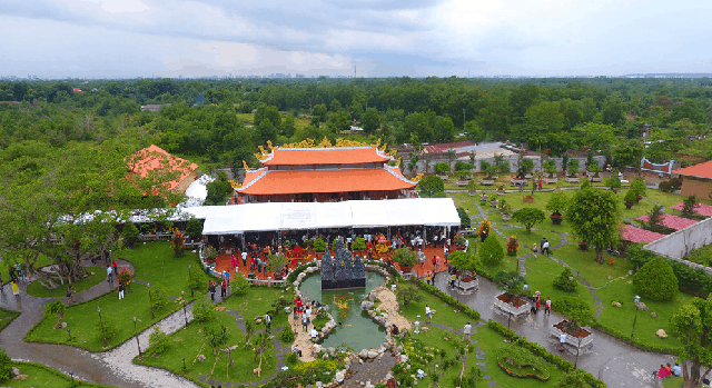 Nhà thờ tổ 100 tỷ của Hoài Linh.