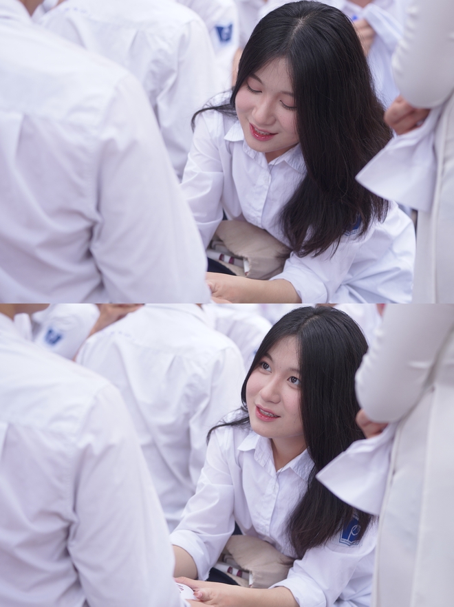 Lế bế giảng nên ai cũng ôm trong mình những cảm xúc đặc biệt