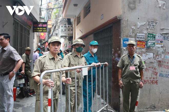 Hiện trường vẫn đang bị phong tỏa để phục vụ điều tra làm rõ nguyên nhân vụ cháy.