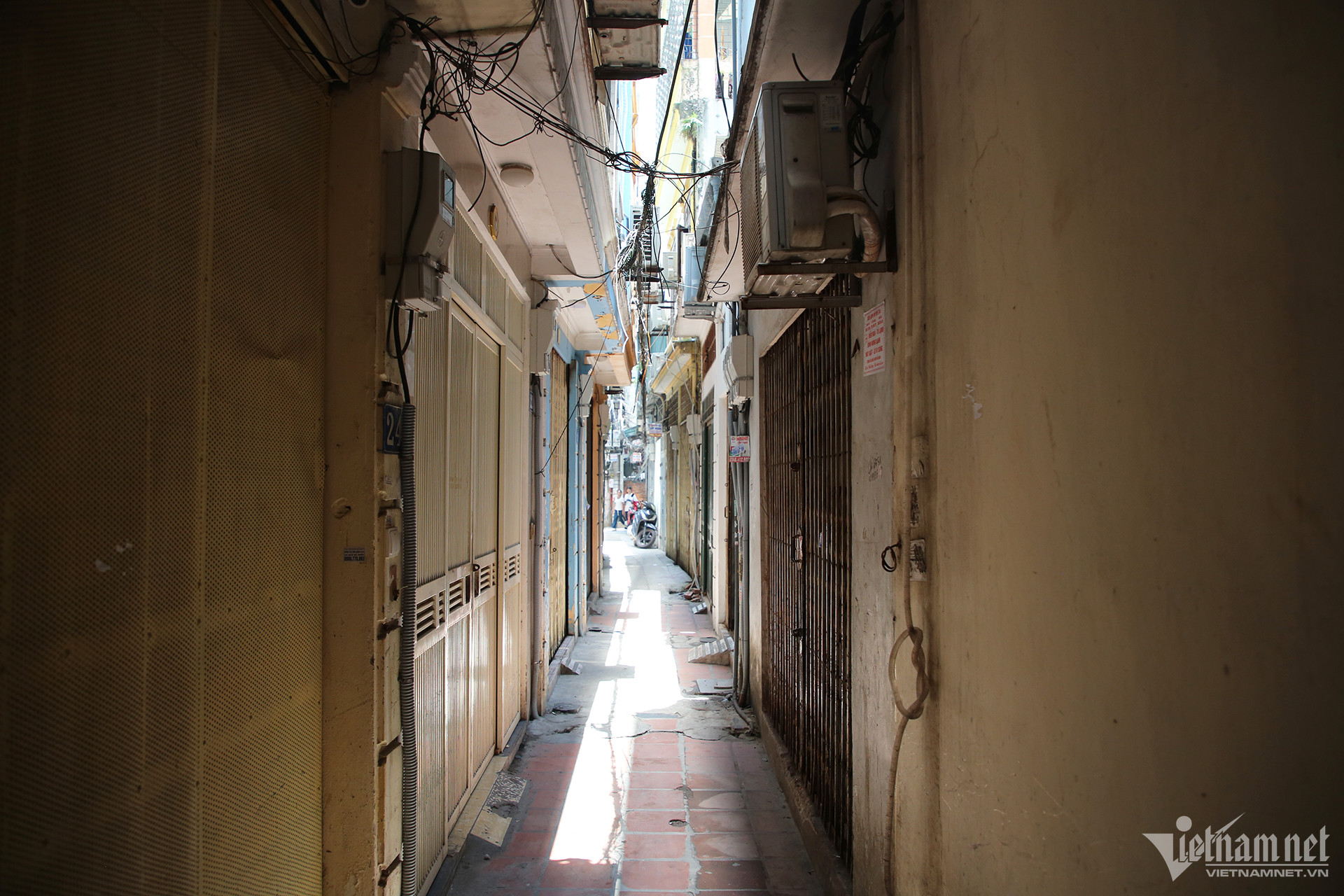 Ngõ rộng chưa đầy 2m có nhiều nhà cho thuê trọ. Ảnh: Đình Hiếu