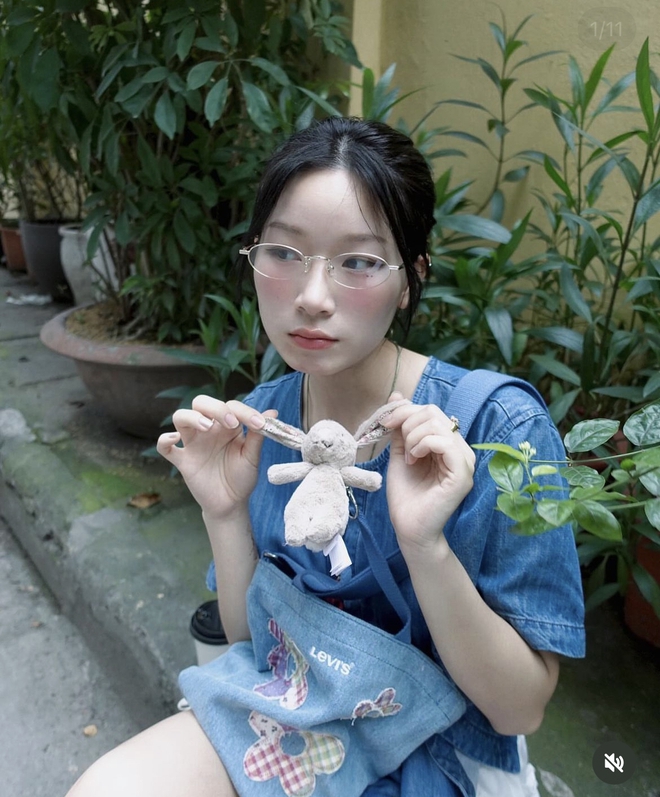 Visual xinh xắn, tươi tắn đầy năng lượng của Thạch Trang gây xao xuyến cộng đồng mạng