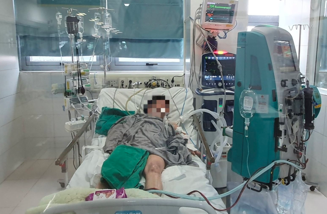 Cụ bà 84 tuổi đang được điều trị tại Trung tâm Hồi sức tích cực