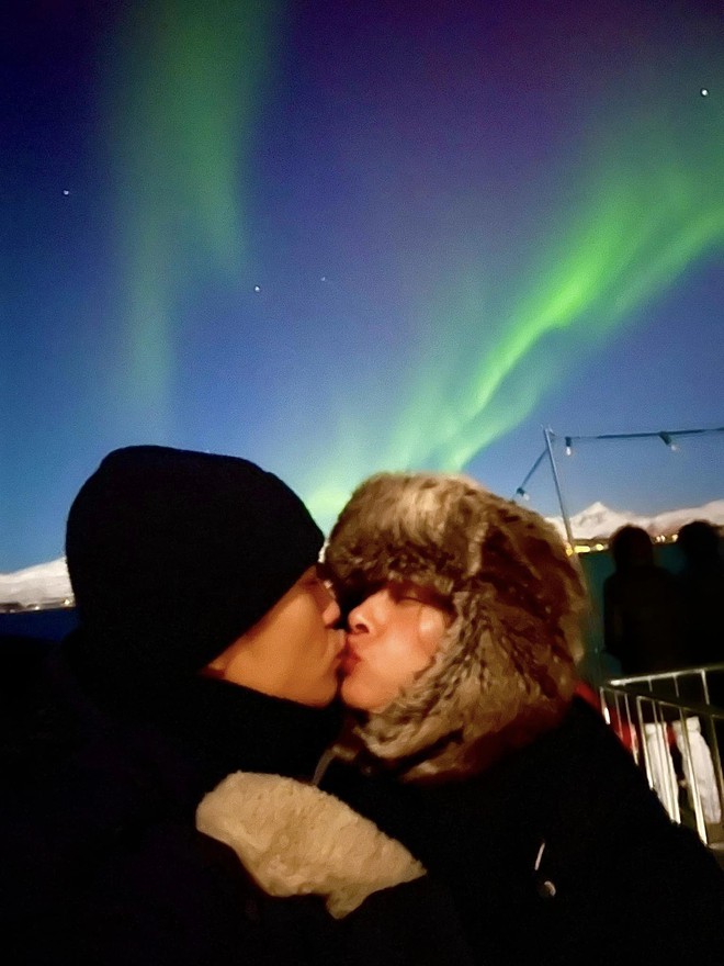 Dù lệch nhau tới 11 tuổi nhưng Ngô Thanh Vân và Huy Trần vô cùng hạnh phúc.