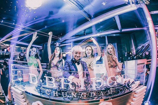 G-Dragon không khỏi bày tỏ thái độ mỉa mai, ngán ngẩm khi tả lại khung cảnh tiệc phô trương cùng thái độ huênh hoang hôm đó của Seungri trong tiệc