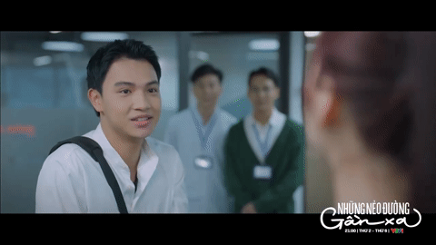 Dũng vui mừng khi được anh trai cho phép quay lại thành phố làm việc.