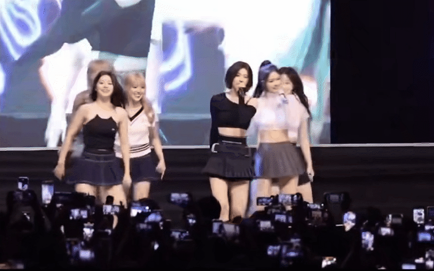 NMIXX xử lý sự cố âm thanh chuyên nghiệp nhưng thực chất là do công ty chủ quản cố tình dàn dựng