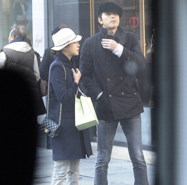 Jung Woo Sung chỉ công khai duy nhất chuyện tình với Lee Ji Ah