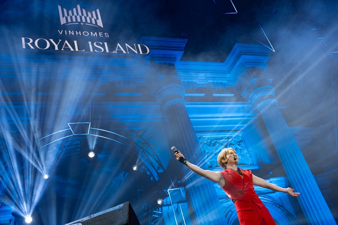 Nam idol biểu diễn với 100% năng lượng