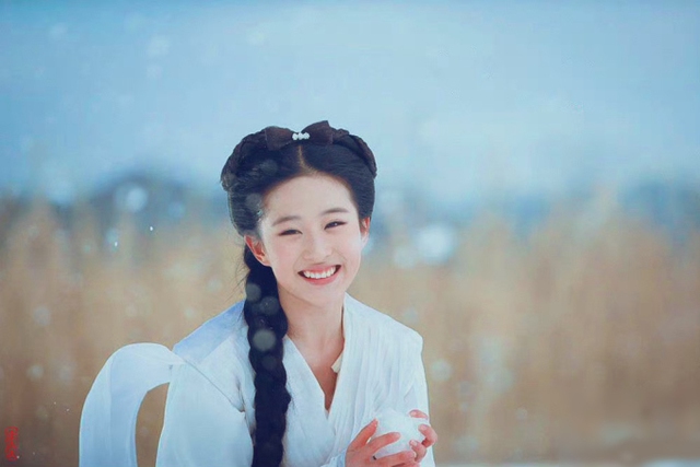 Cô hóa thân thành Tiểu Long Nữ