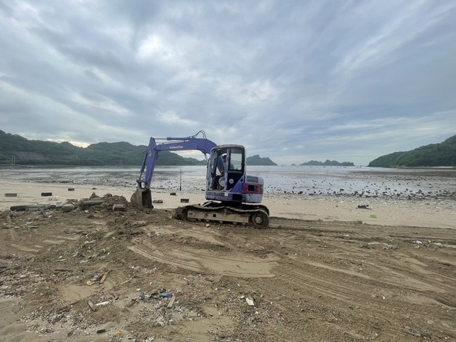 Sau khi nhận được thông tin phản ánh, BQL vịnh Cát Bà đã phối hợp cùng địa phương ra quân xử lý, dọn dẹp rác thải