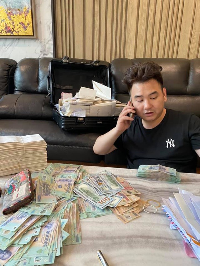 Xemesis đếm tiền mừng cưới