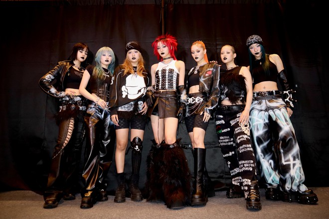 Tạo hình quá đỗi táo bạo của XG khiến dân tình bàn tán