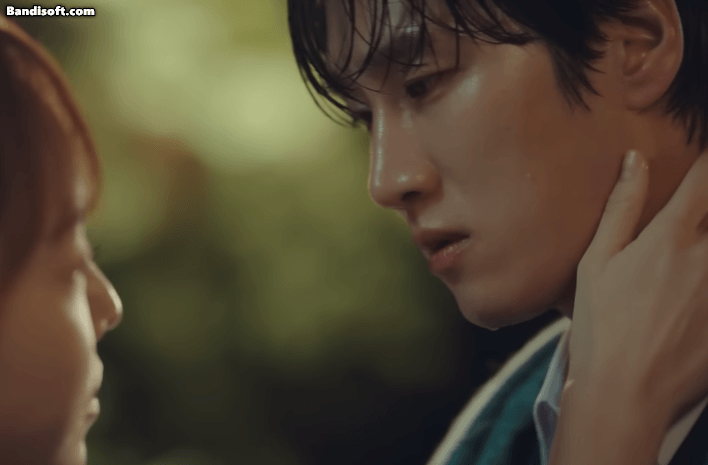 Ban Ji Eum không thể tiết lộ thân phận thực sự của mình với Seo Ha nên đành tiếp cận anh với một danh tính khác. Tuy nhiên trong mắt anh, cô là kẻ kỳ cục và khó hiểu.