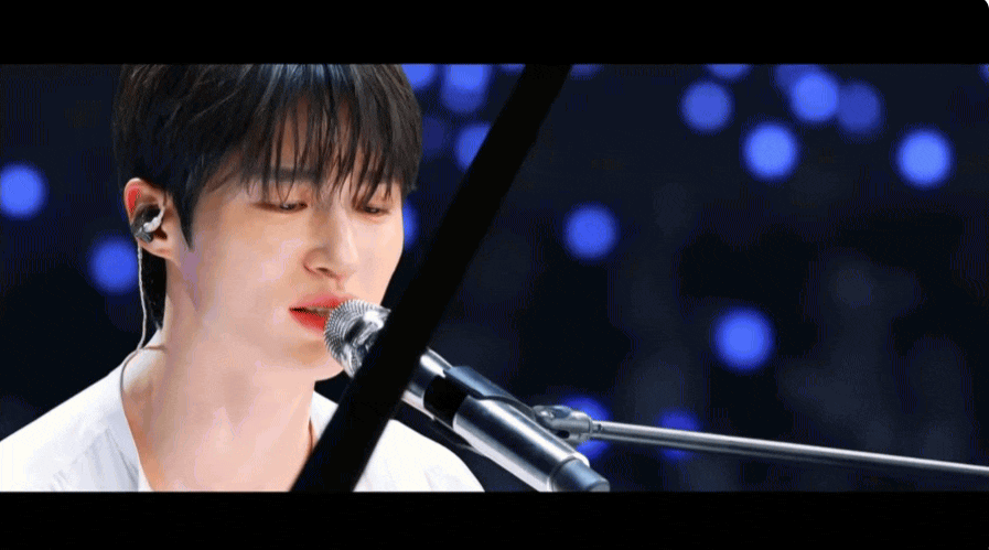 Từ giọng hát, biểu cảm cho đến thần thái của anh chàng đều chạm tới cảm xúc người xem