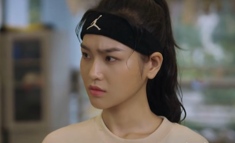 Đông bị Hân coi thường.