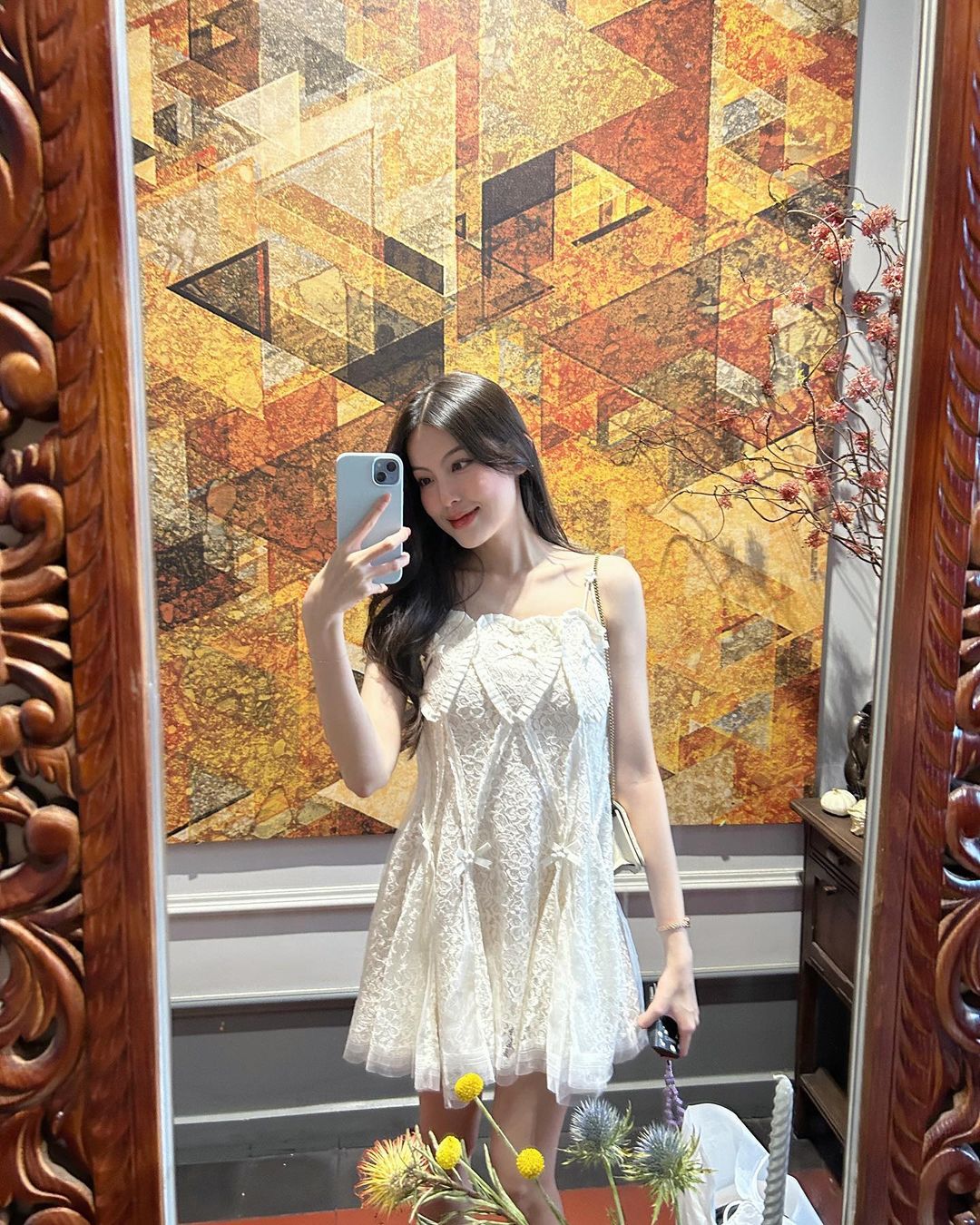 Tăng Mỹ Hàn diện váy trắng xinh đẹp cỡ này thì HIEUTHUHAI sẽ phải 