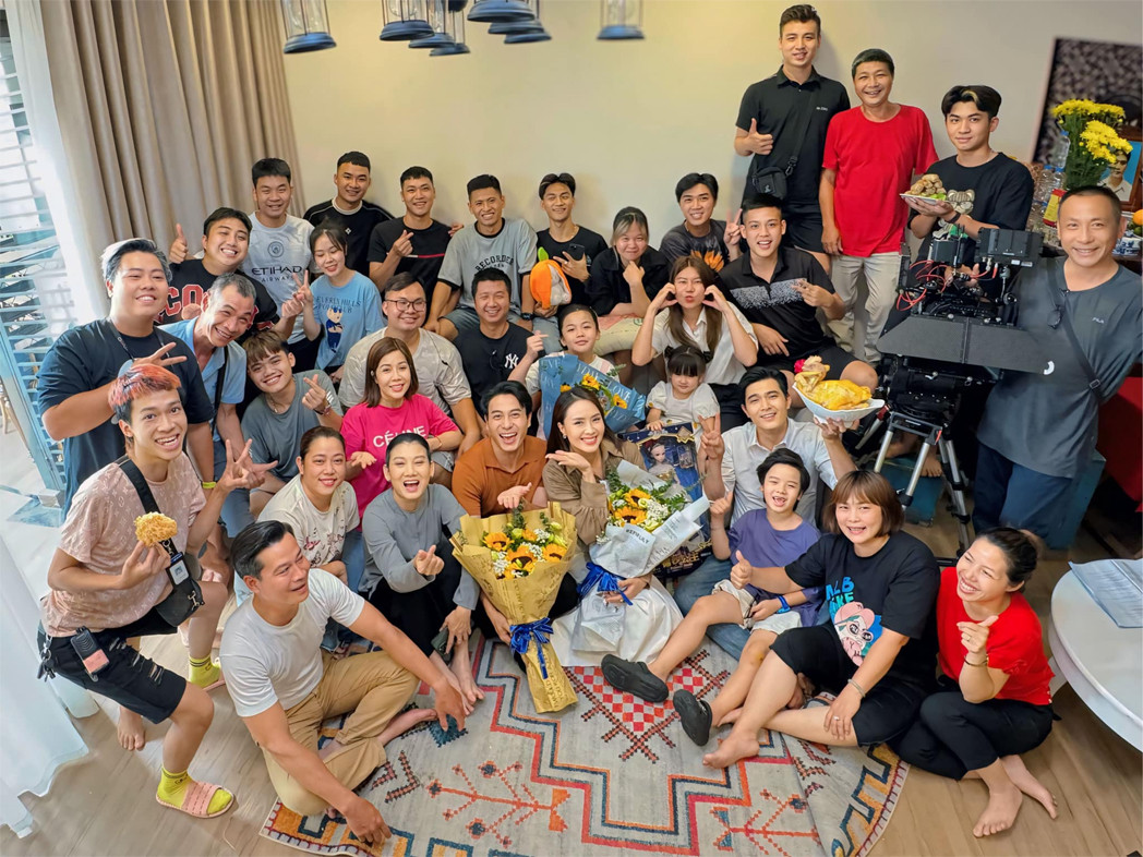 Hình ảnh trong ngày đóng máy phim. Ảnh: VFC 