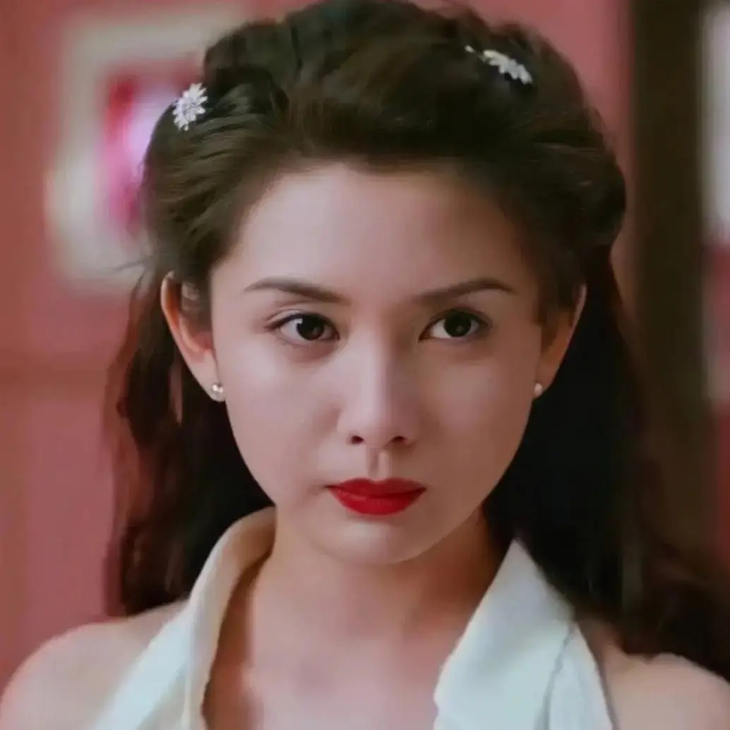 Khâu Thục Trinh đẹp gợi cảm, trong sáng, tươi mới.