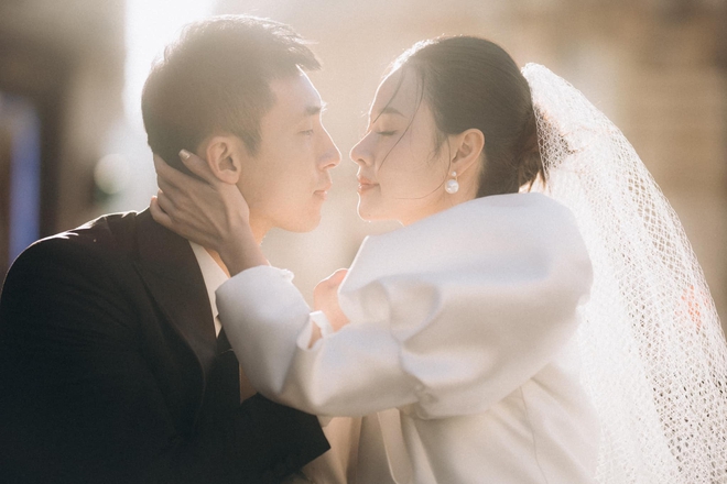 Midu cho biết chồng nhỏ hơn cô 1 tuổi, anh chưa từng kết hôn