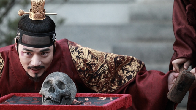 Kim Kang Woo vào vai tên hôn quân trụy lạc Yeon San trong 