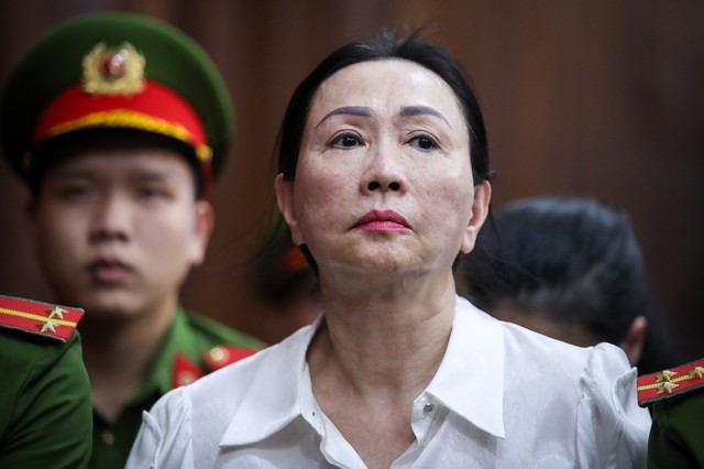 Bị can Trương Mỹ Lan hầu toà sơ thẩm giai đoạn 1. Ảnh: Ý Linh