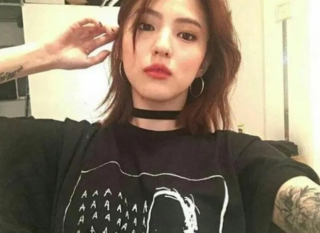 Trong quá khứ, mỹ nhân sinh năm 1994 từng có nhiều hình xăm lớn nhưng đã xóa bỏ khi bắt đầu làm diễn viên