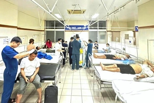 Vụ tai nạn làm nhiều người bị thương, phải cấp cứu tại Bệnh viện Trung ương Huế. Ảnh: CTV