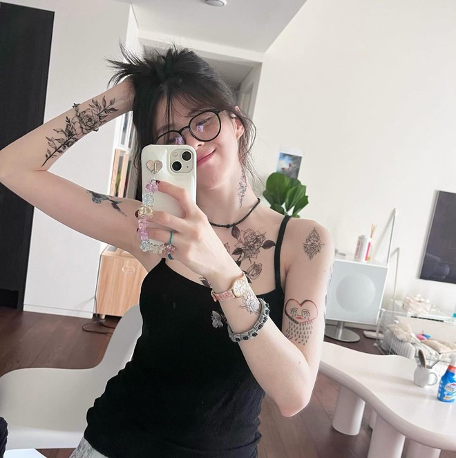 Han So Hee gây bão mạng xã hội với ảnh khoe hình xăm mới