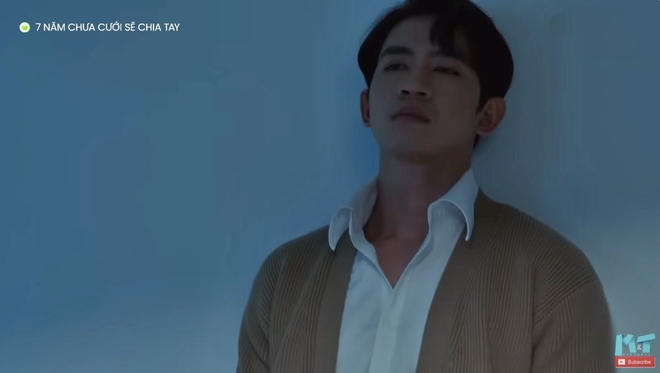 Biểu cảm không giống đang đau đớn cho lắm...