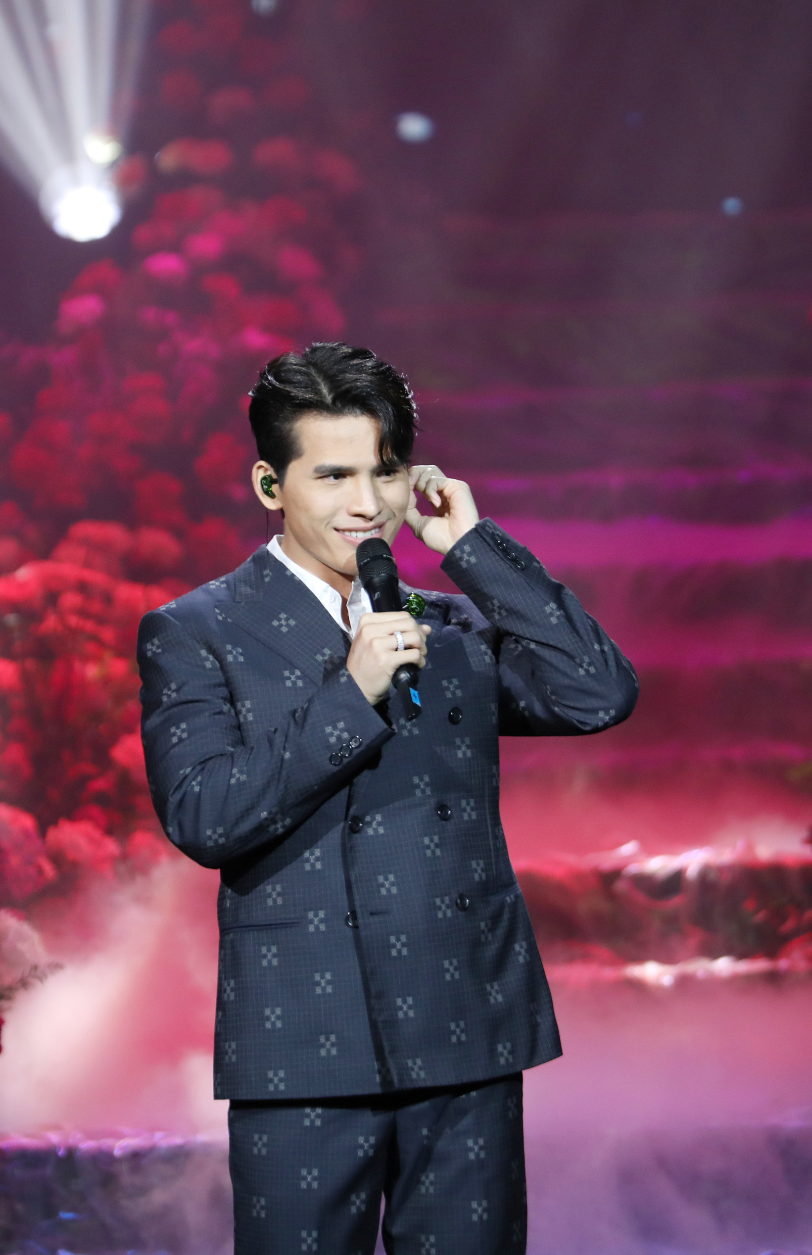 Quốc Thiên tâm sự thèm yêu. 