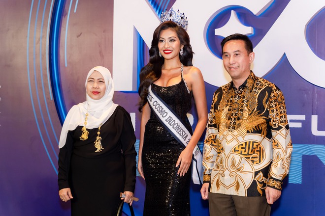 Ketut Permata Juliastrid Sari - Miss Cosmo Indonesia diện váy đen quyến rũ