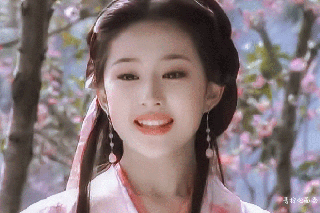 Lưu Diệc Phi trong Thiên Long Bát Bộ, vai diễn khi cô mới 15 tuổi.