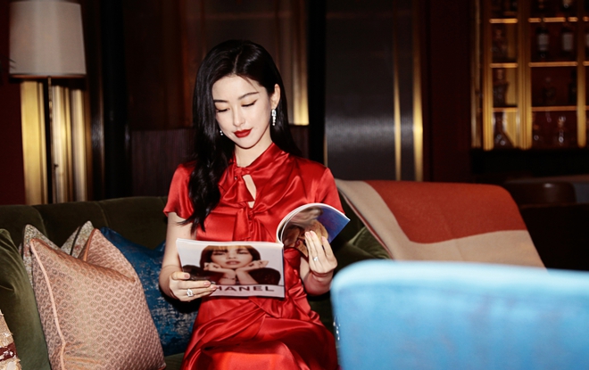 Chu Châu thể hiện nội tâm phong phú, lối sống tri thức, khiêm tốn.