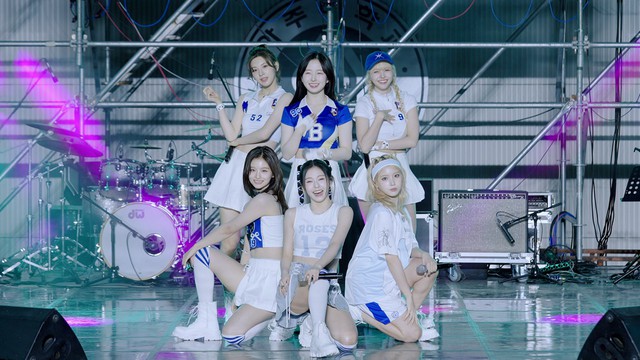 Rất may là sự cố của Lily không ảnh hưởng đến màn trình diễn của NMIXX