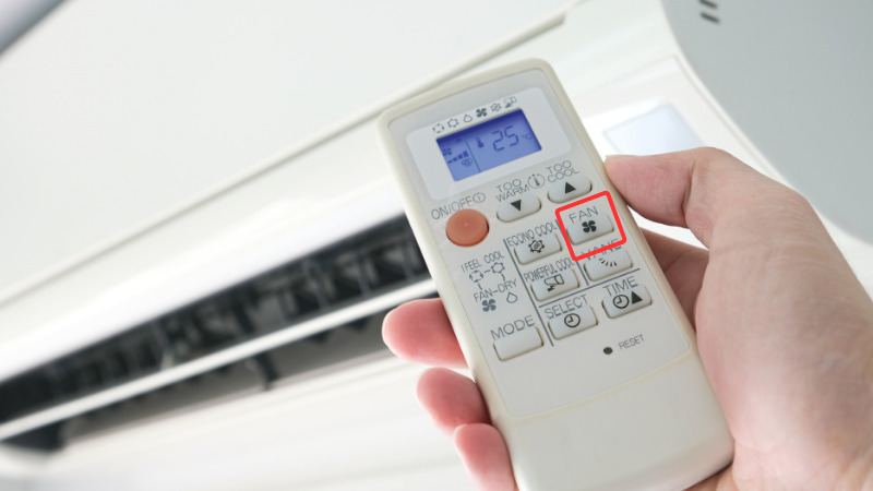 Khi mới bật điều hòa, người dùng hãy dùng chế độ quạt gió mạnh, sau đó điều chỉnh tùy theo nhu cầu (Ảnh minh họa)