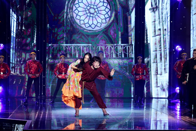 Trước khi được yêu thích ở vai trò ca sĩ, Nguyễn Phi Hùng là một nghệ sĩ múa ballet.