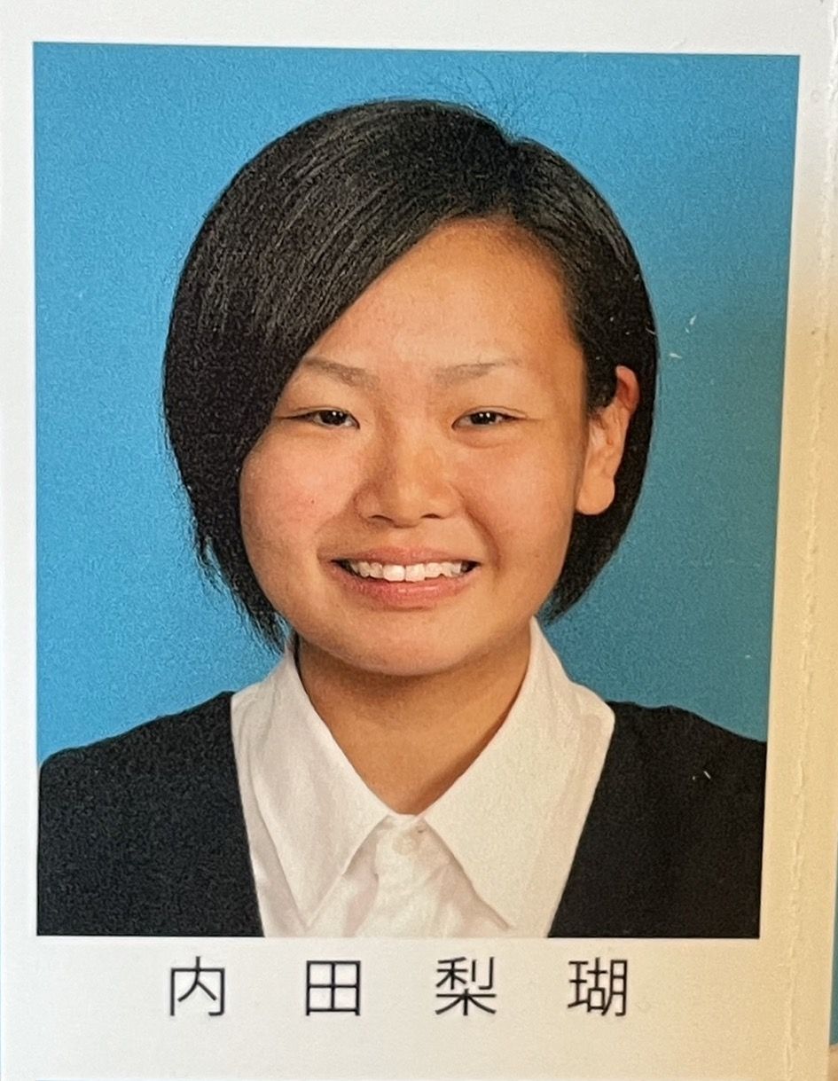 Nạn nhân Tsuki Murayama (17 tuổi, ảnh trái) và nghi phạm Riko Uchida (21 tuổi, ảnh phải).