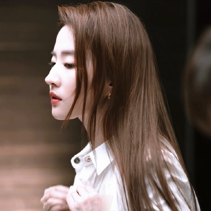 Lưu Diệc Phi chỉ thỉnh thoảng mới có khoảnh khắc trẻ đẹp, khi vào phim đa số vẫn là cảnh đúng với tuổi thực của cô. Do đó khán giả khó tin nhân vật này mới chỉ tầm 22 tuổi.